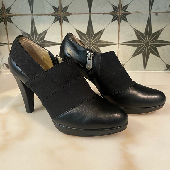 Adrienne Vittadini Platform Black Leather Shooties - Picture 3 of 14